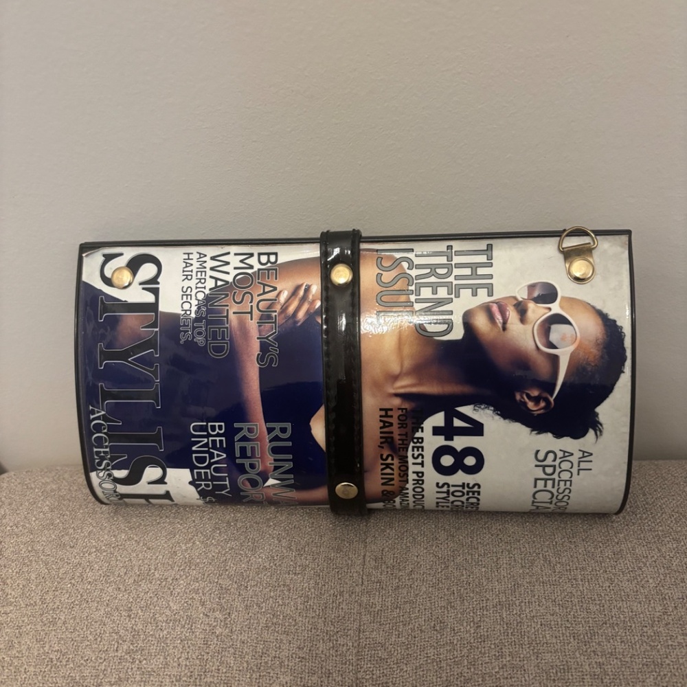 Novelty Magazine print clutch bag - Picture 2 of 3